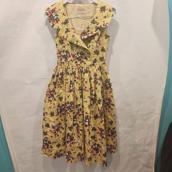 ATSUKI ONISHI beautiful strawberry dress size M in EUC Missing belt - Picture 1 of 9
